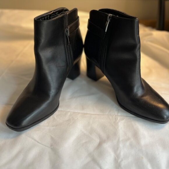 Franco Sarto Women's ILari Ankle black leather boots zipper closure size 7m new - Picture 1 of 5